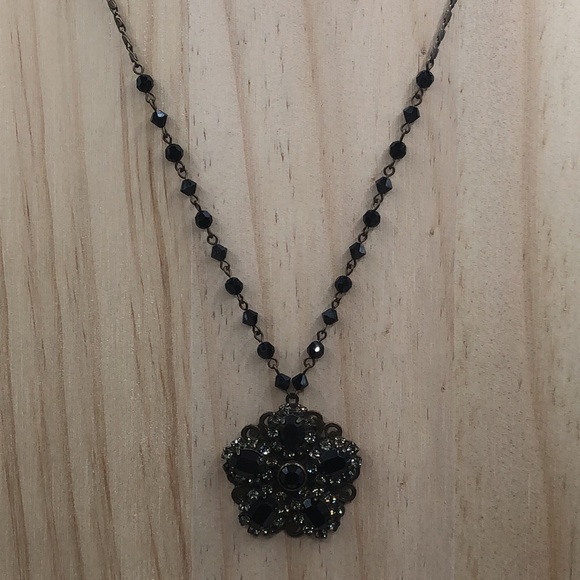 Vintage Liz Palacios dainty elegant black crystal medallion flower necklace. - Picture 7 of 9